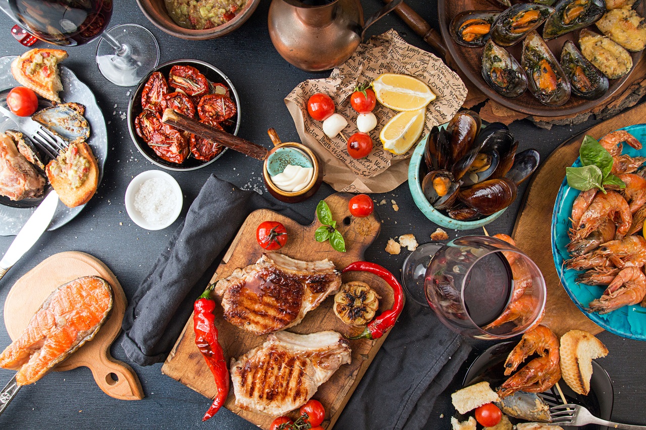 https://www.hempenhillbbq.com/wp-content/uploads/2021/08/Overhead-of-dinner-table.-Barbecue-meat-and-seafood-with-vegetable.jpg?ezimgfmt=rs:392x261/rscb1/ngcb1/notWebP